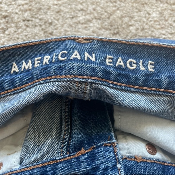 American Eagle Outfitters - Mom Jean. Size 4 short - Picture 4 of 9